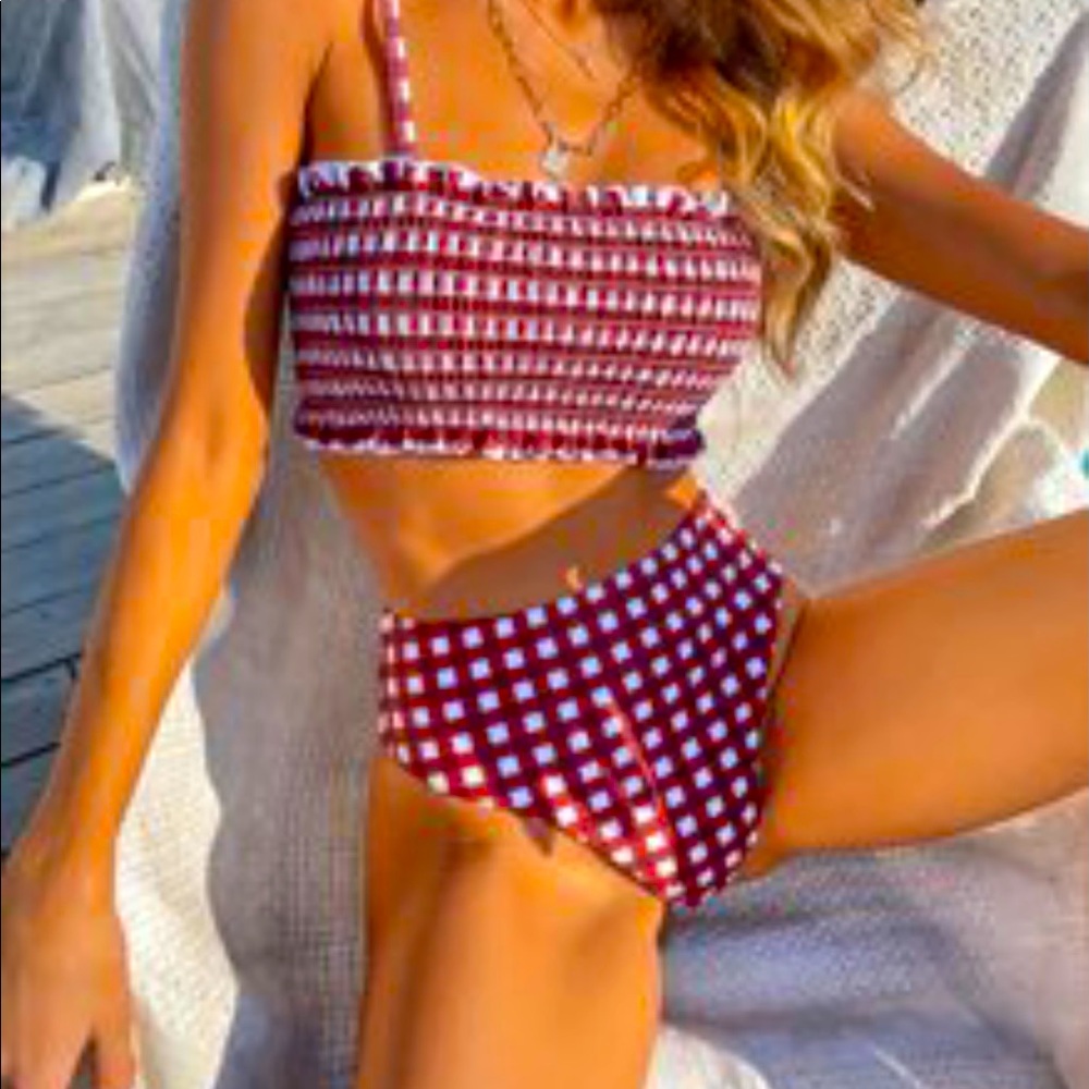 Gingham Bikini 🤍💙❤️
